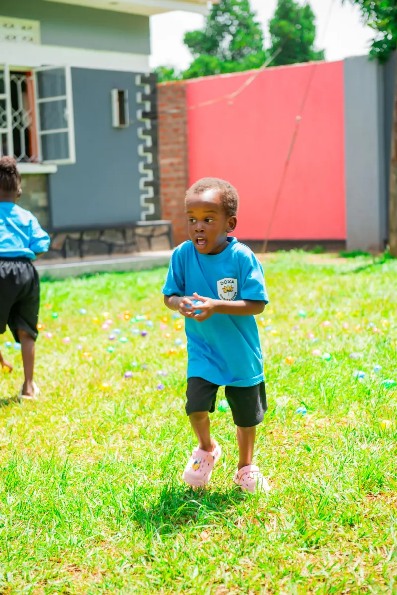 Children at the Doxa Kindergarten Easter egg hunt — photo 7 of 26