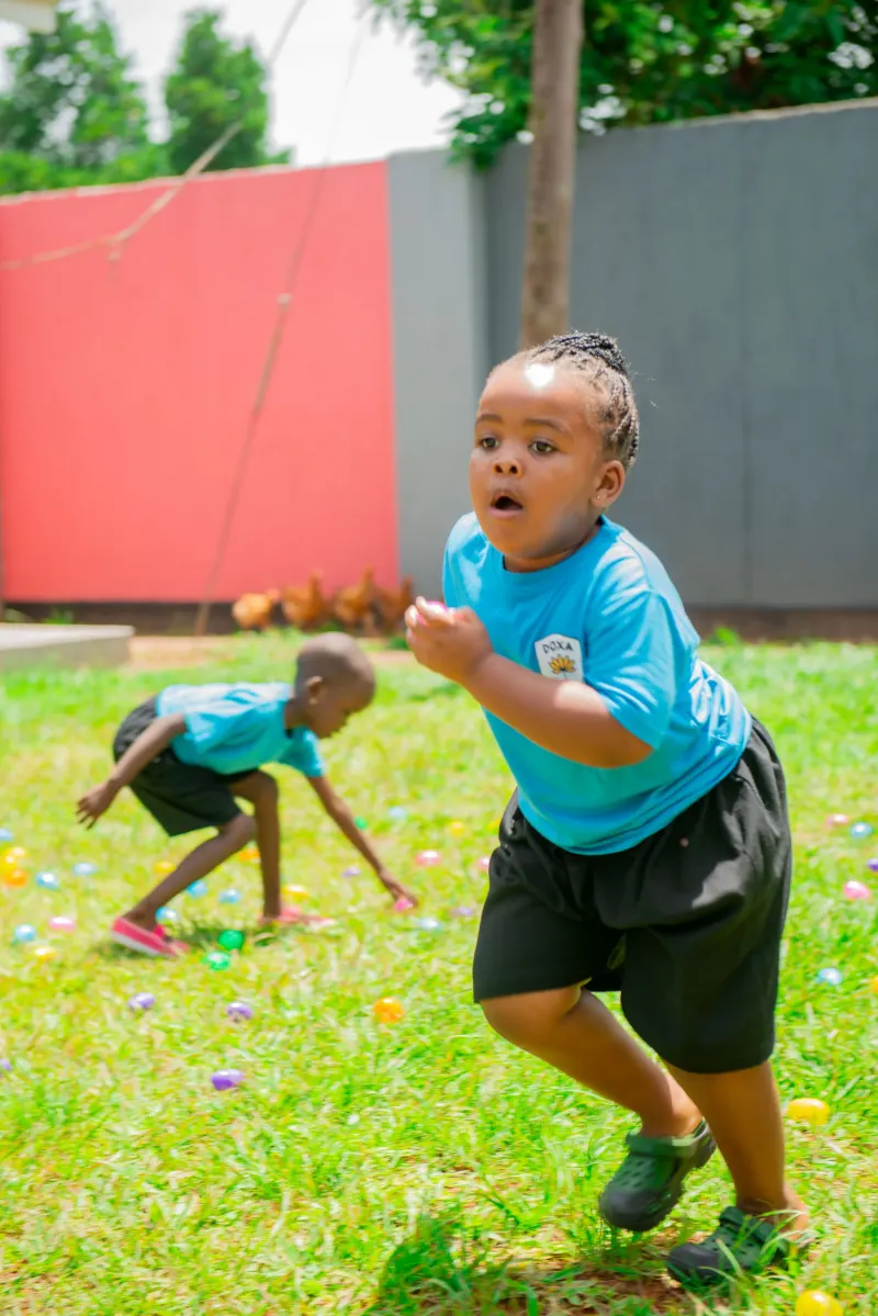 Children at the Doxa Kindergarten Easter egg hunt — photo 10 of 26