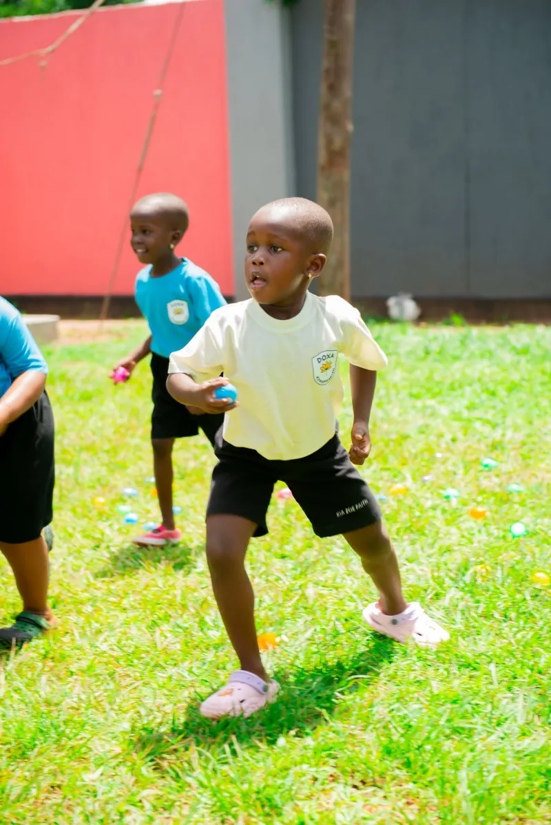 Children at the Doxa Kindergarten Easter egg hunt — photo 14 of 26