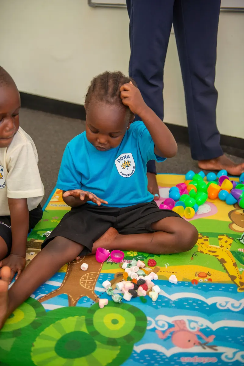 Children at the Doxa Kindergarten Easter egg hunt — photo 23 of 26